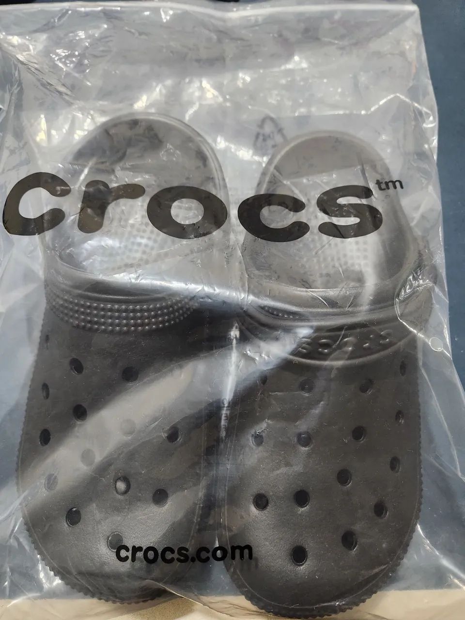 Sandália Crocs 37 - Foto 2