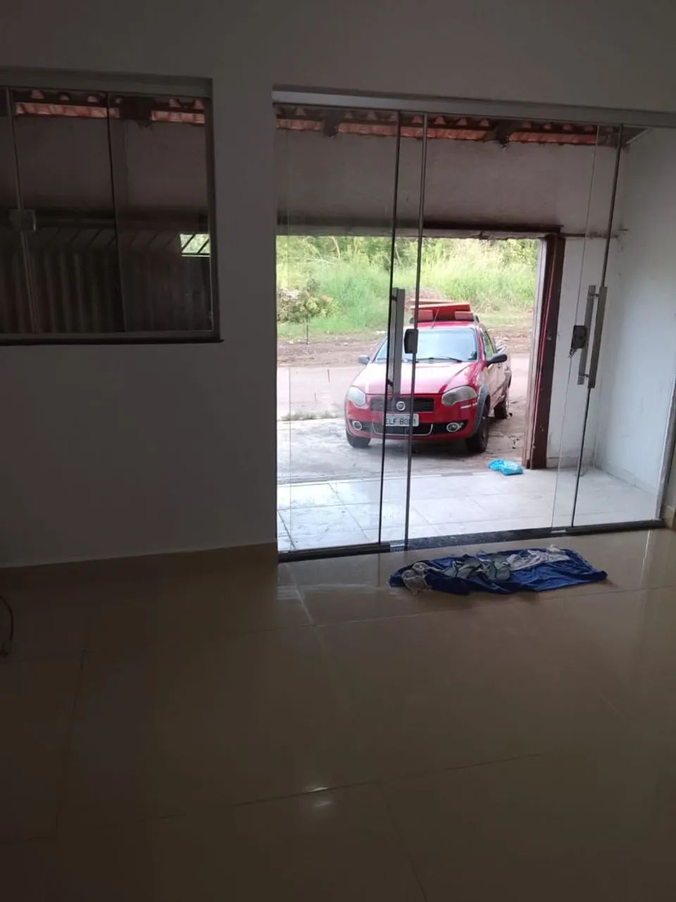 Alugo barracão grande três quartos sendo um suite  - Foto 2