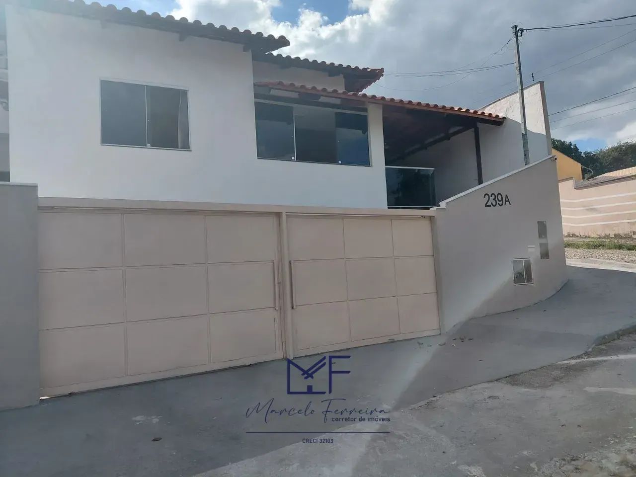 Excelente casa estilo colonial em local privilegiado de Florestal/MG
