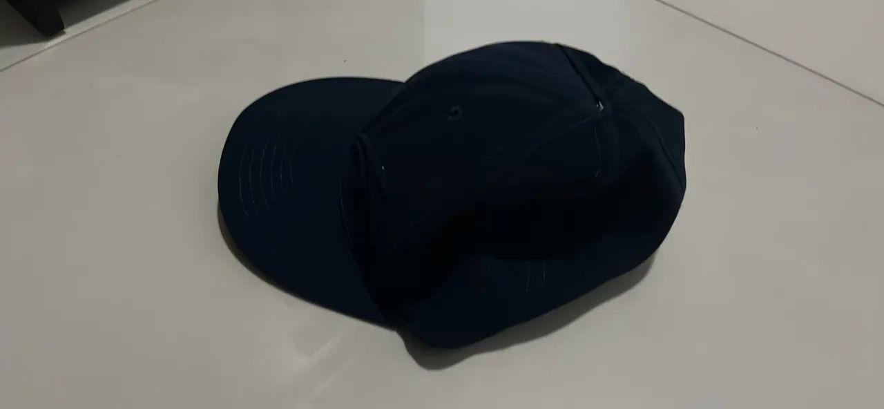 Boné Básico Preto/Aba Curva