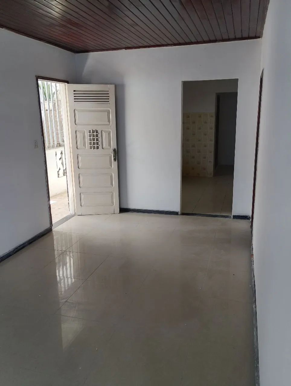 ALUGA-SE CASA - 1º ANDAR | PARIPE<br>