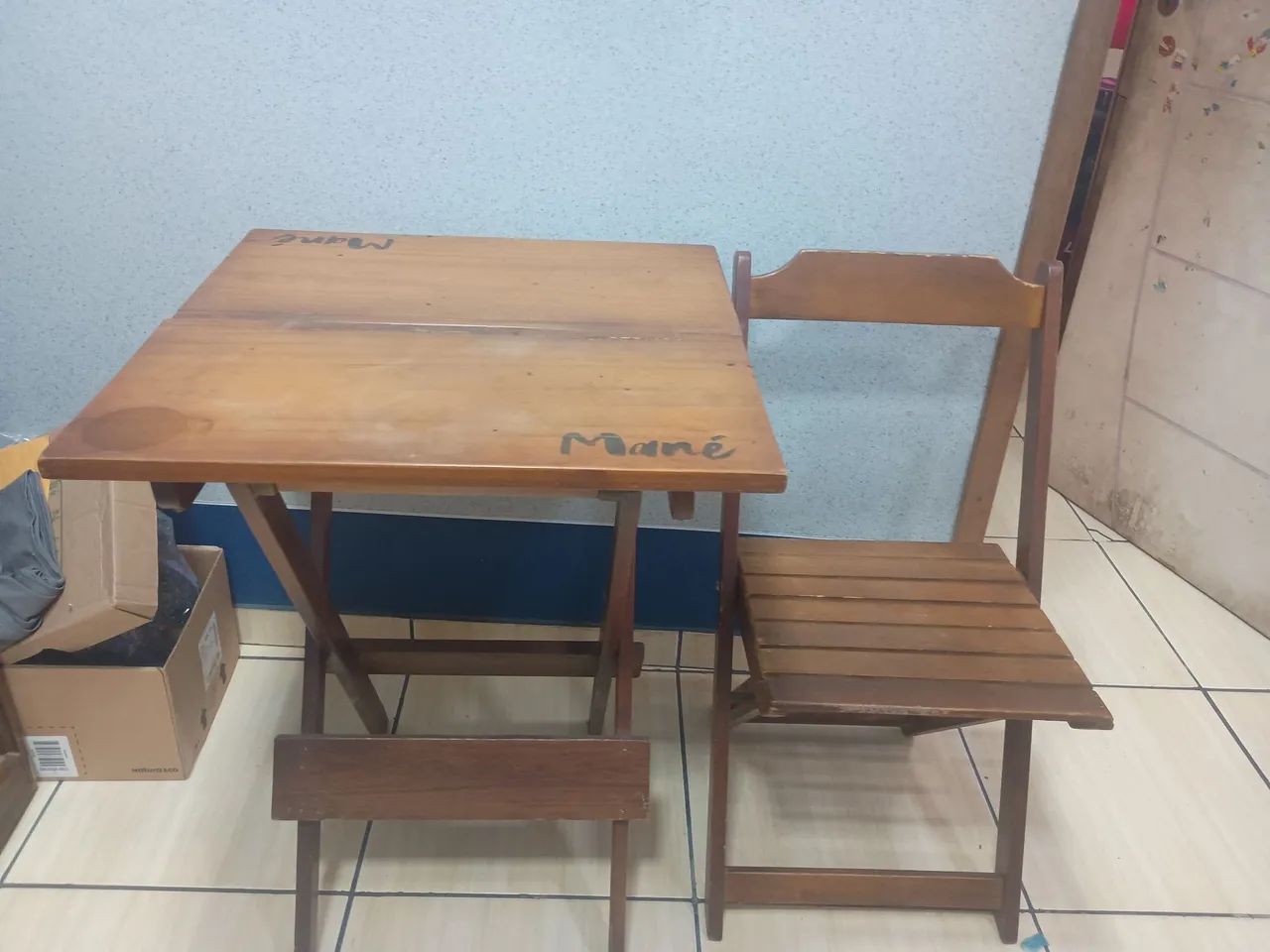 Mesa e cadeira dobráveis ( madeira ?)  - Foto 4