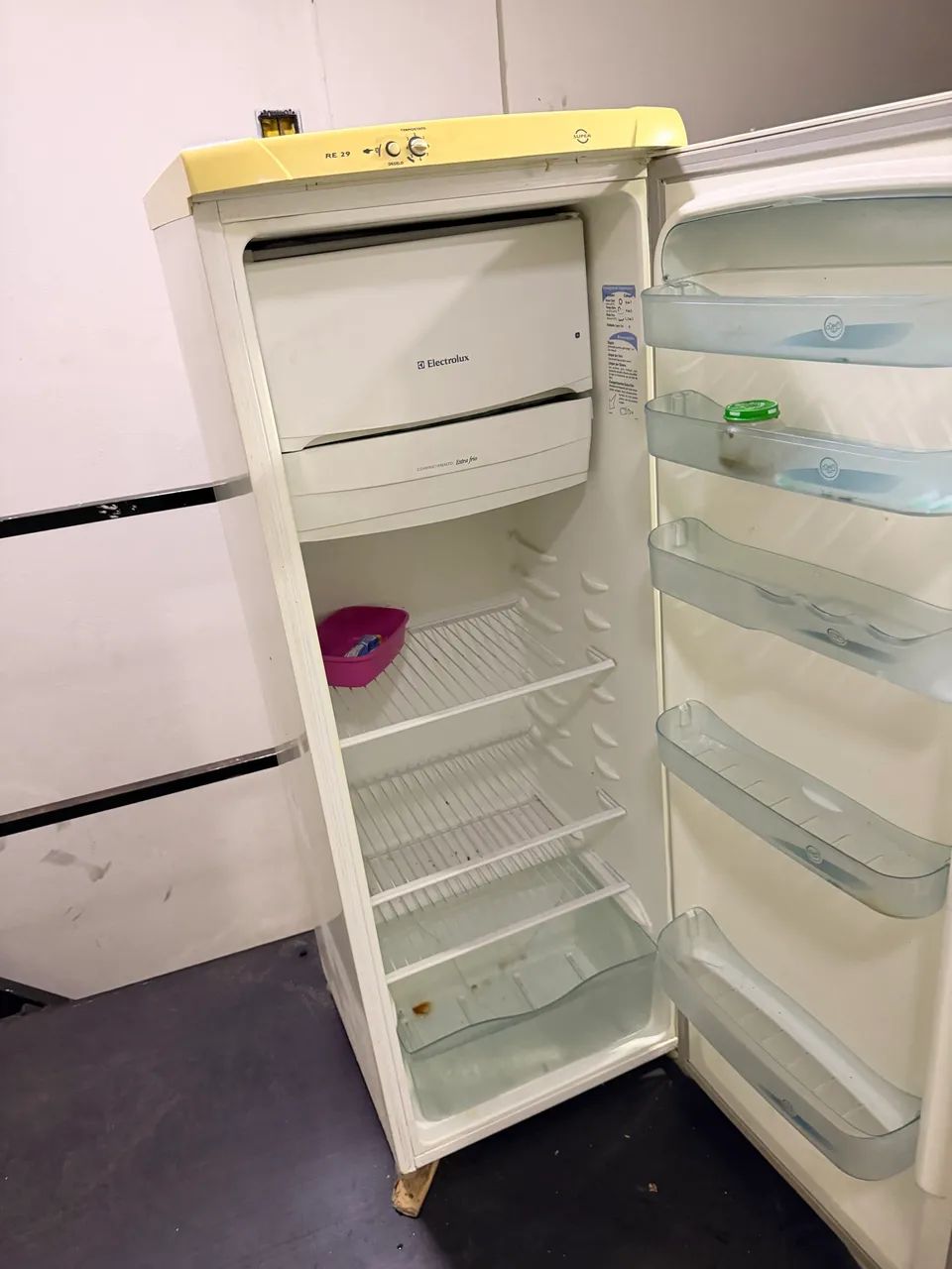 Geladeira Electrolux RE29 263 Litros - Funcionando Perfeitamente - Foto 3