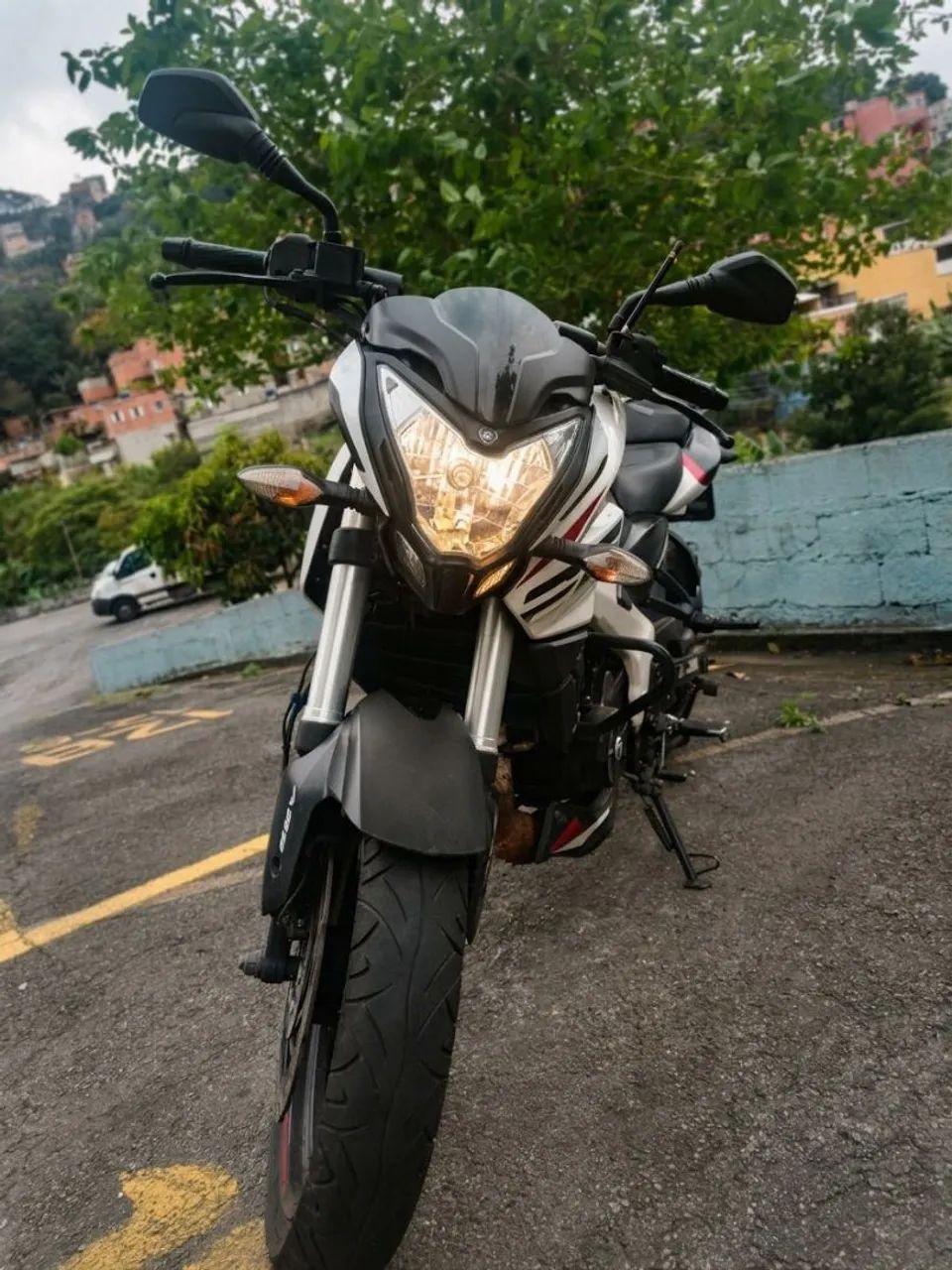 Dominar 200