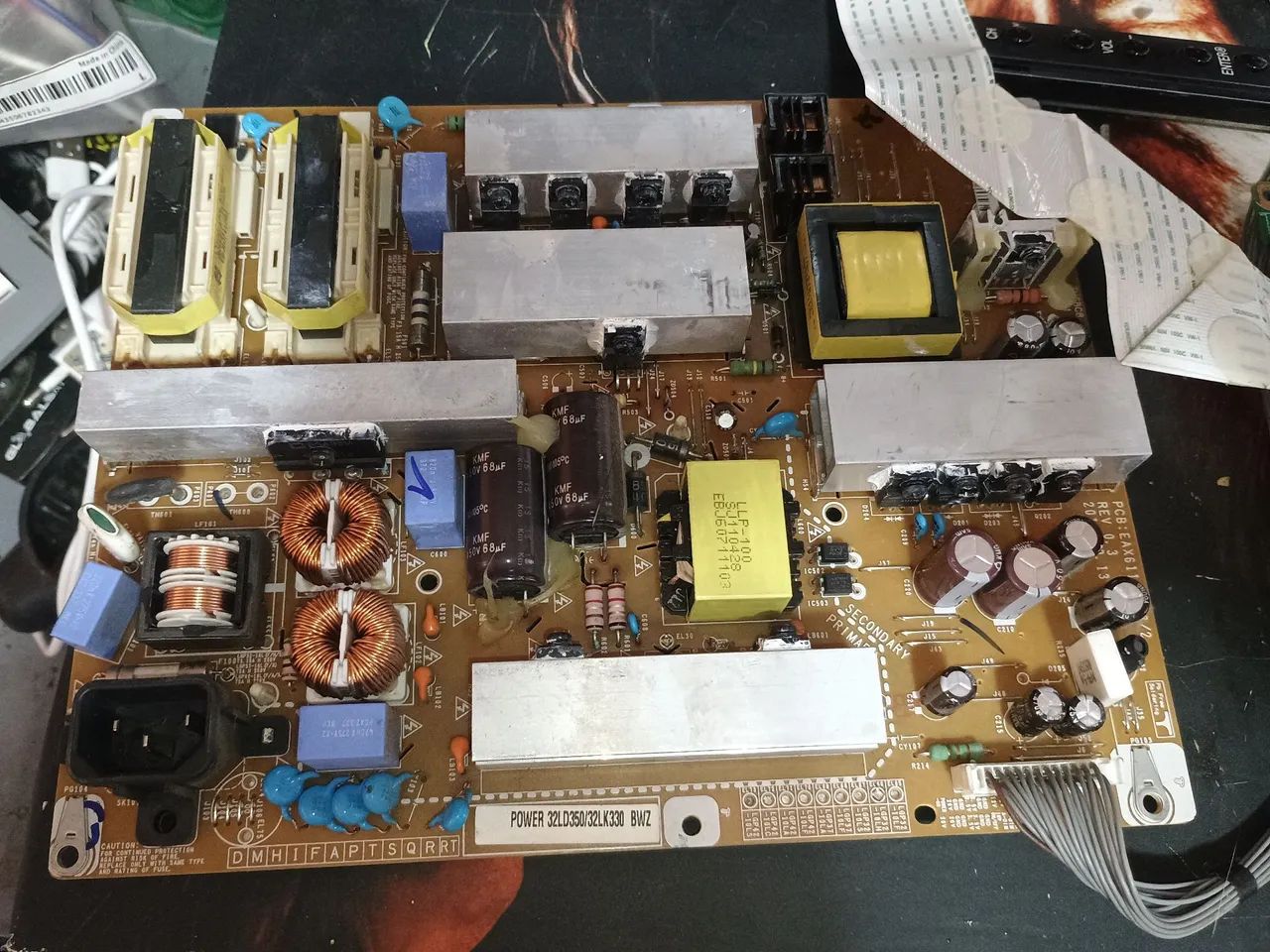 Placa principal e fonte Tv LG-32LK330 vai completa como na foto,leia descrição... - Foto 4