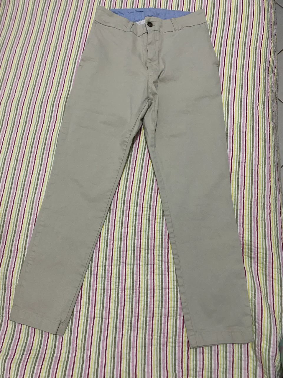 Calça social bege masculina marca acostamento - Foto 4