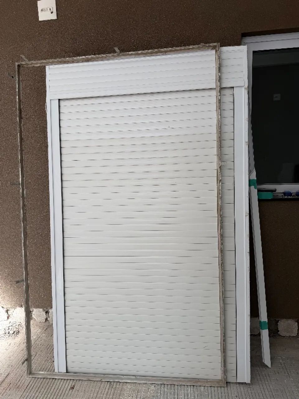 Persiana integrada automática, linha GOLD, na cor branca, acionamento elétrico 110v, - Foto 2