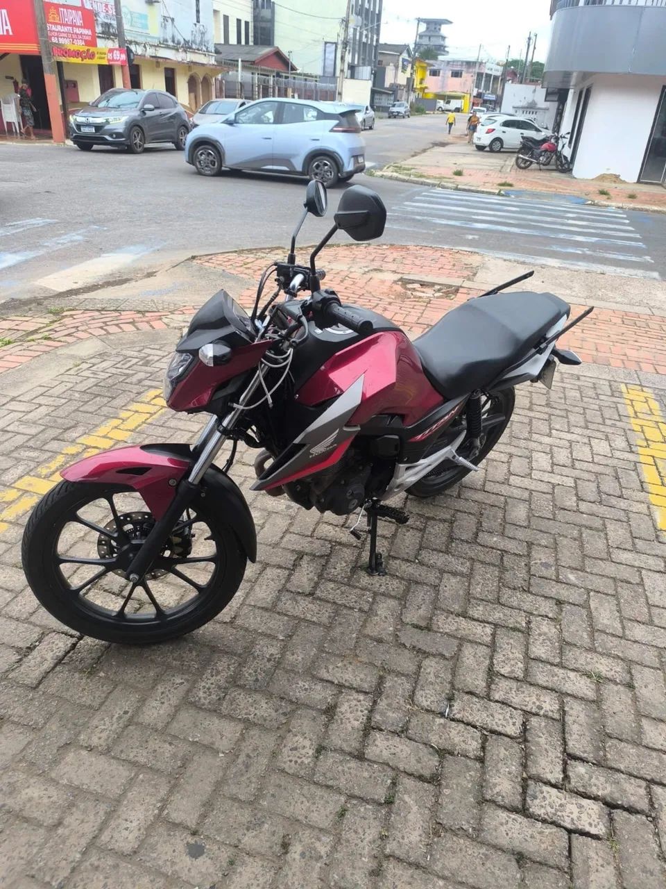 Titan  - Foto 2