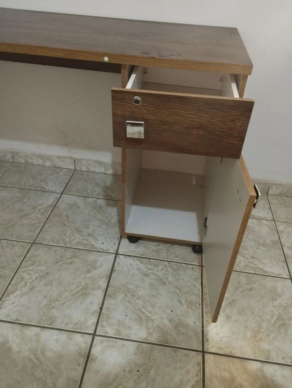 Escrivaninha de canto - Foto 2