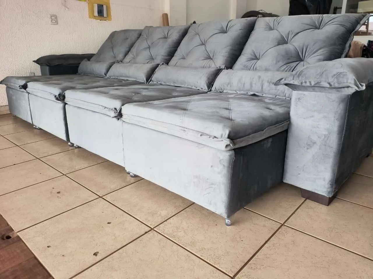 Sofá retrátil e reclinável Pronta entrega.