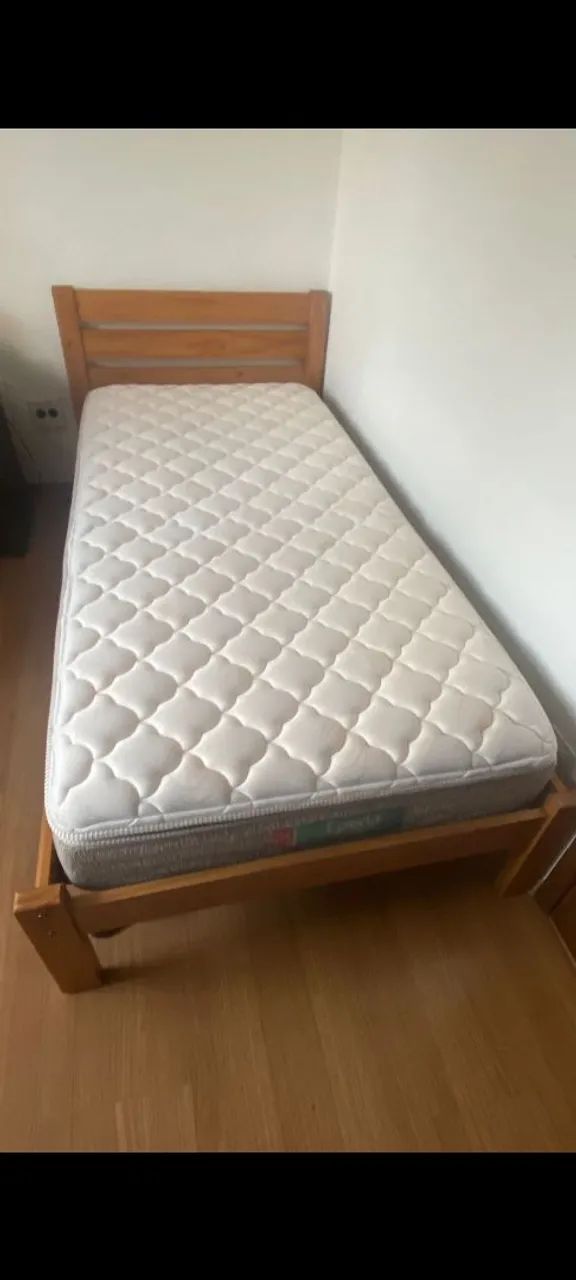 Cama de solteiro de madeira sem colchão 