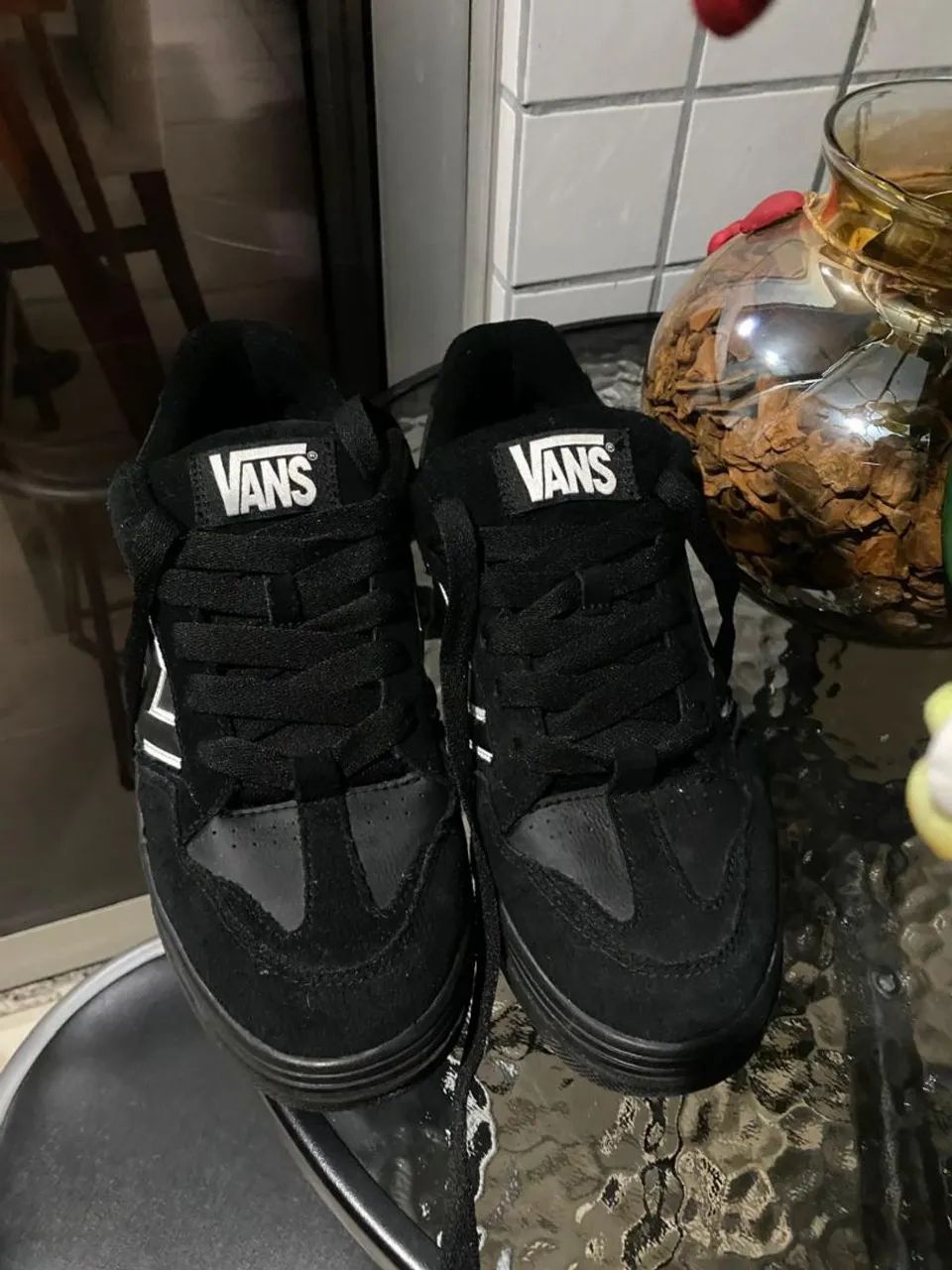 Tênis vans pulando Black white - Foto 2