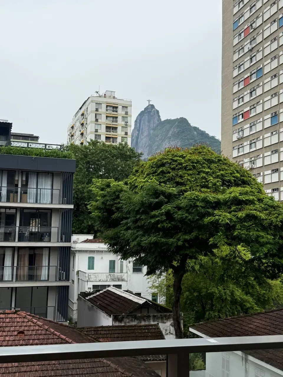 Apartamento para locação - Rua Guilhermina | 2 Suítes com Infraestrutura Completa e Vista 