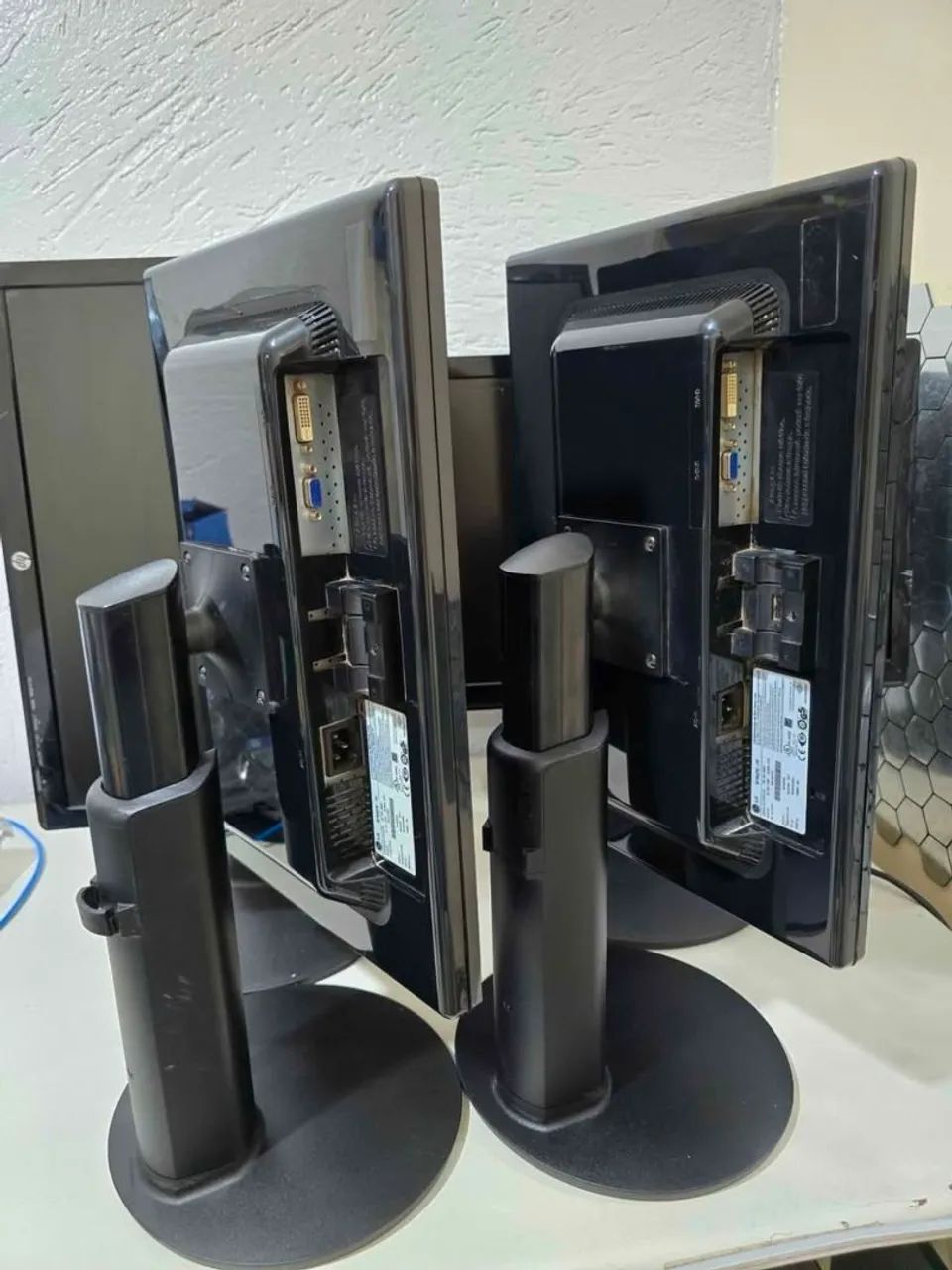 monitor 19 polegadas base giratória  e regulável - Foto 5