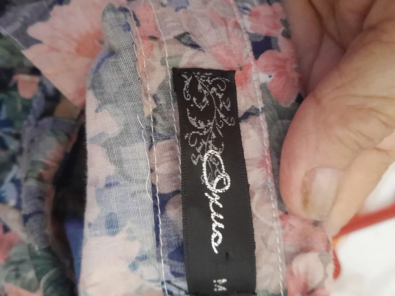 Lindo vestido azul com estampas florais M - Foto 3