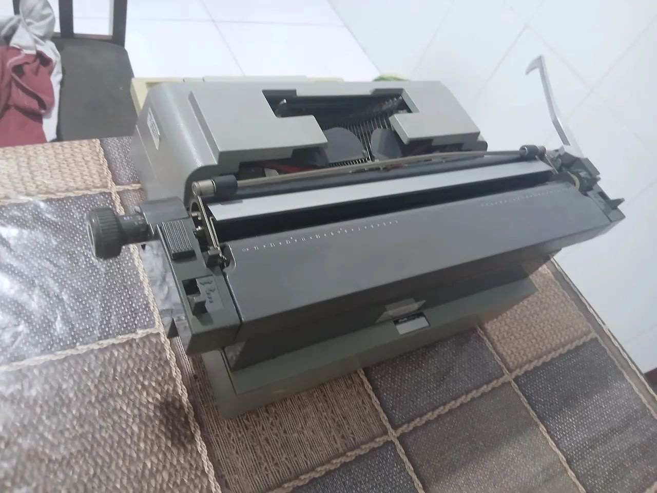 Maquina de escrever olivetti 98 - Foto 4