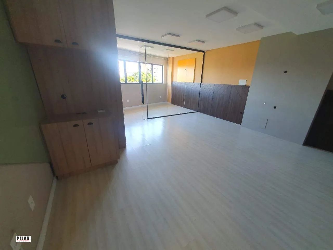 Sala comercial para locação no centro de Criciúma - Foto 2