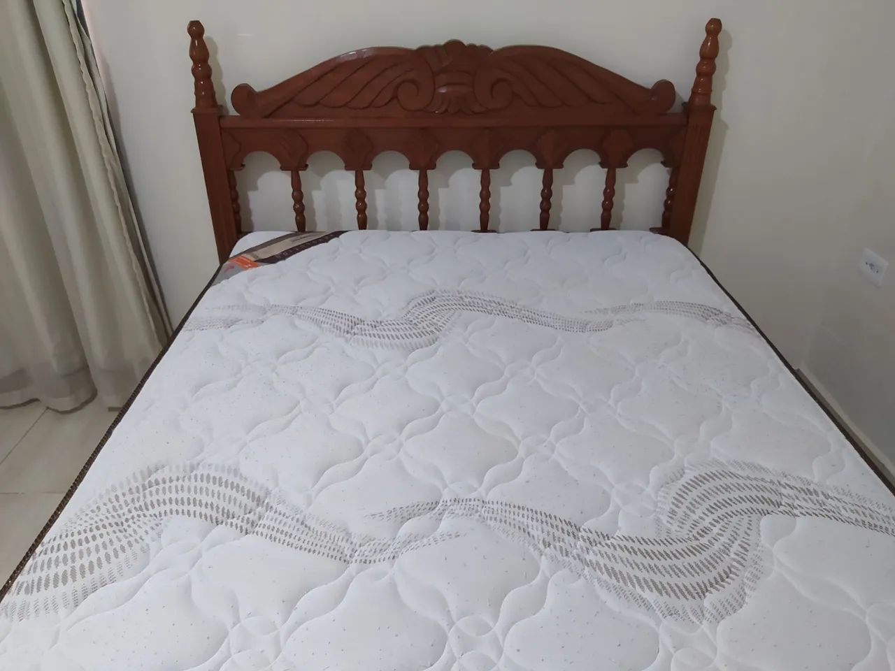 Cama de casal com colchão 
