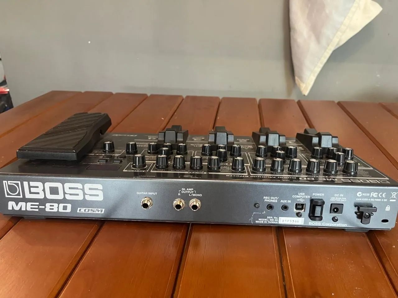 Pedal de efeito Boss Guitar Multiple Effects ME-80 preto