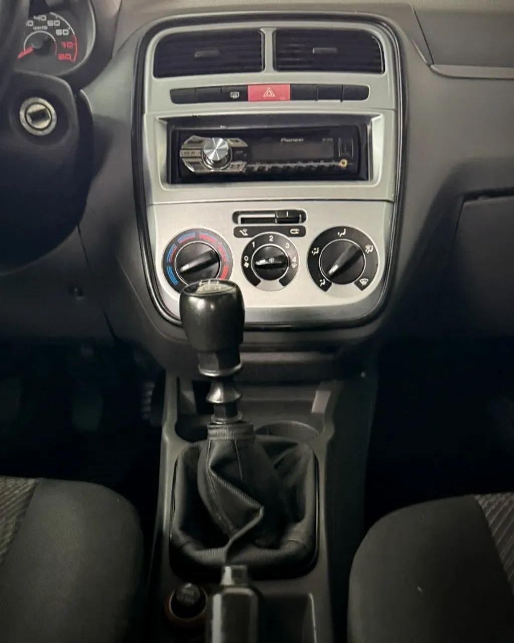 Fiat Punto Attractive 1.4 Fire Flex 8V 5P 2011 - Foto 3