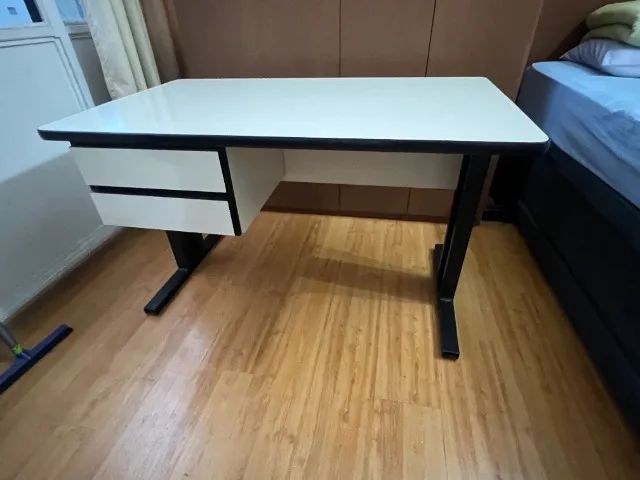 Mesa de Escritório Usada em Ótimo Estado