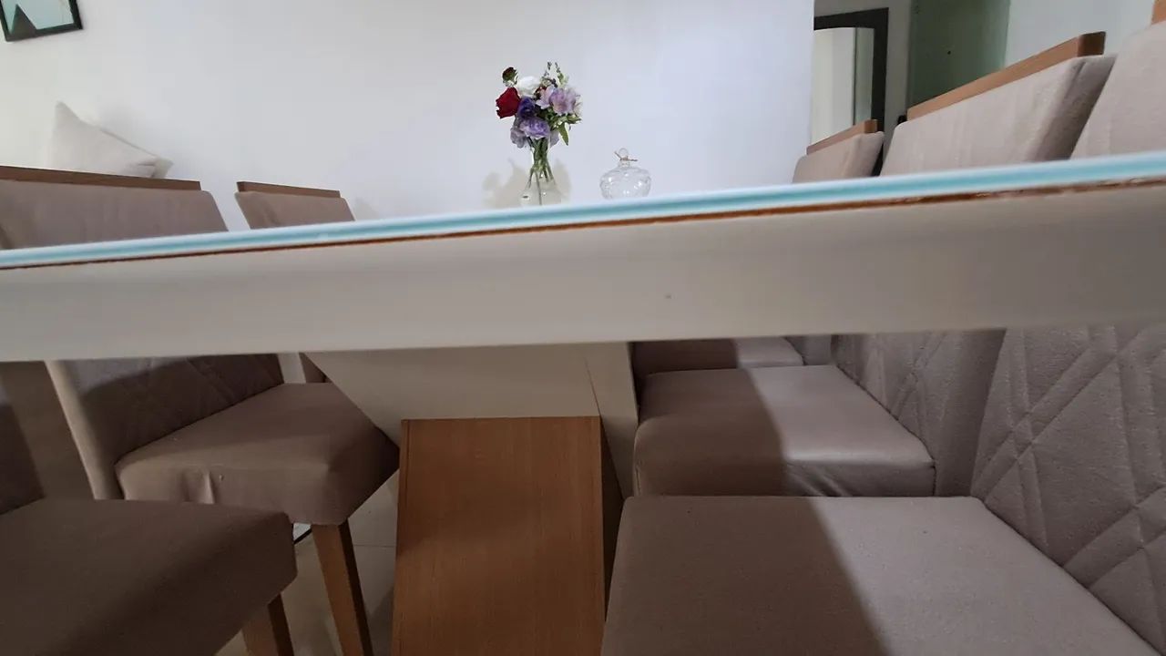 Mesa e cadeiras 6 lugares 