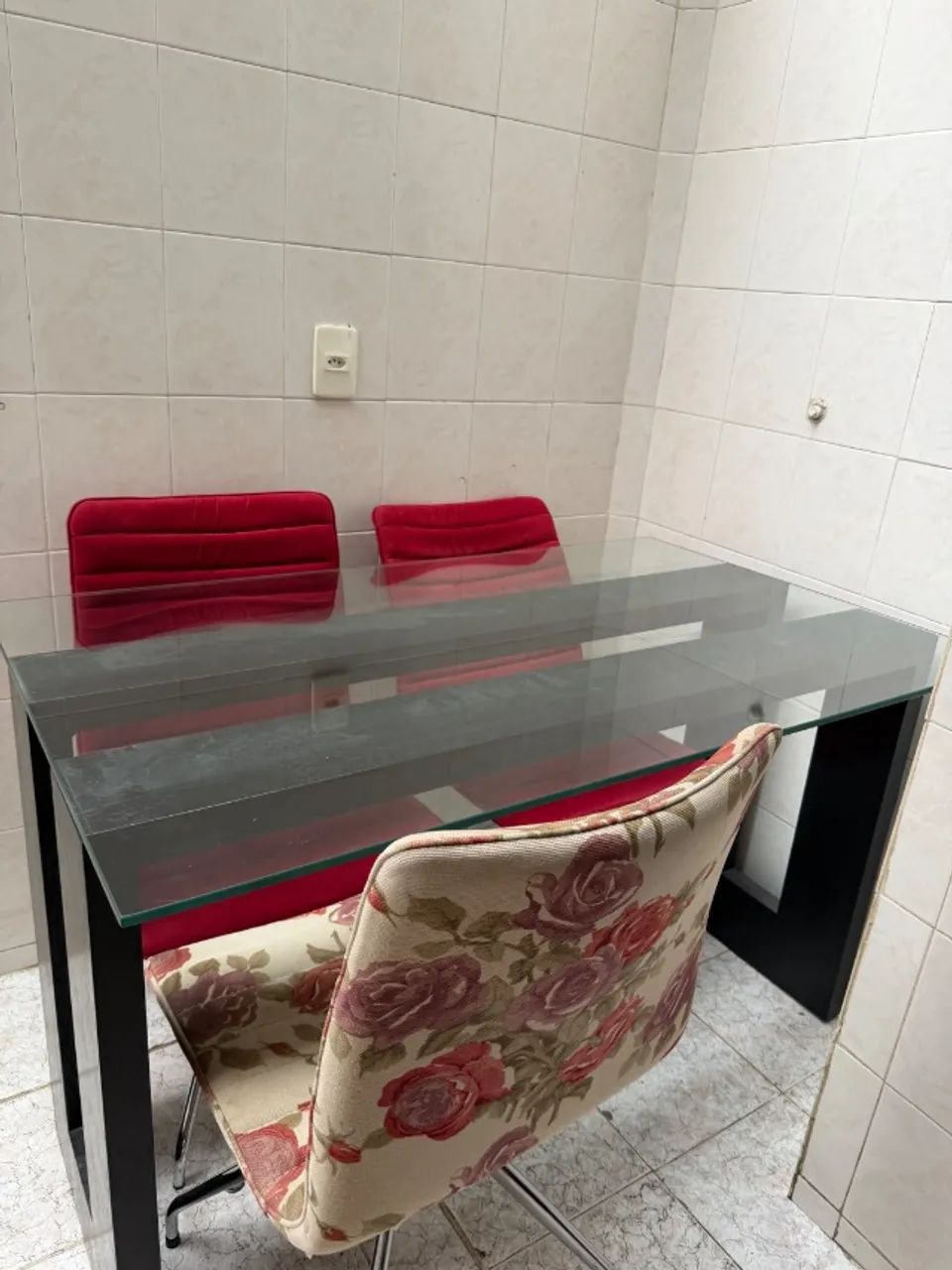 Mesa de vidro retangular + 4 cadeiras