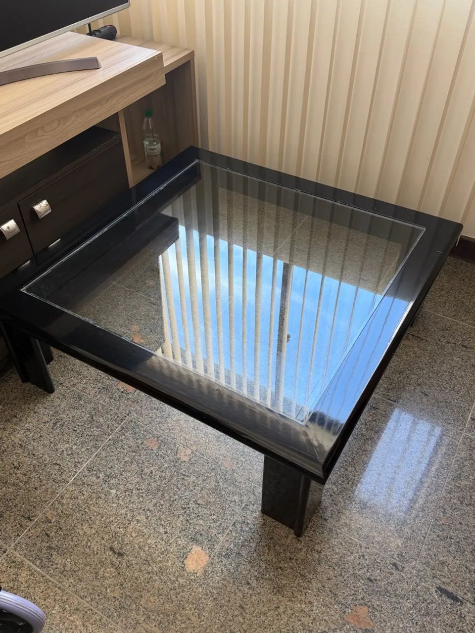 Mesa de Centro Preta com Tampo de Vidro - Excelente Estado - Foto 3