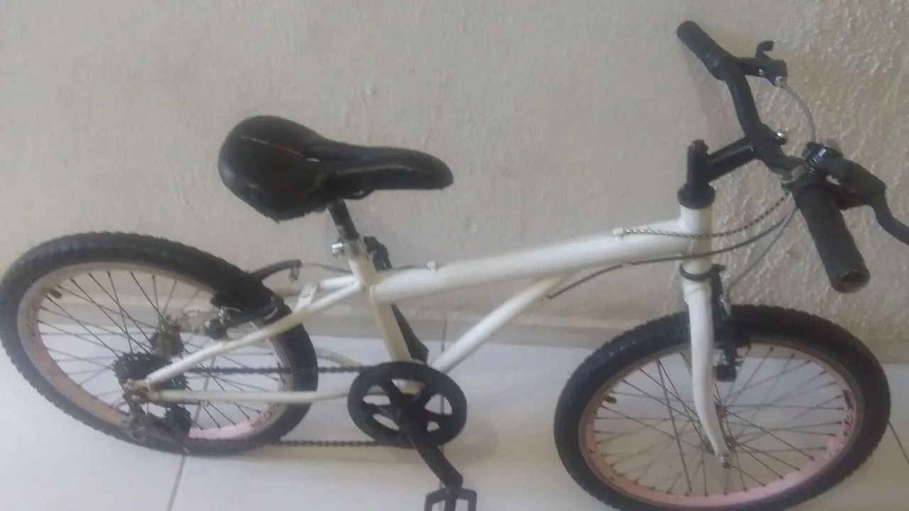 Bicicleta aro 20 com 6 velocidade. 