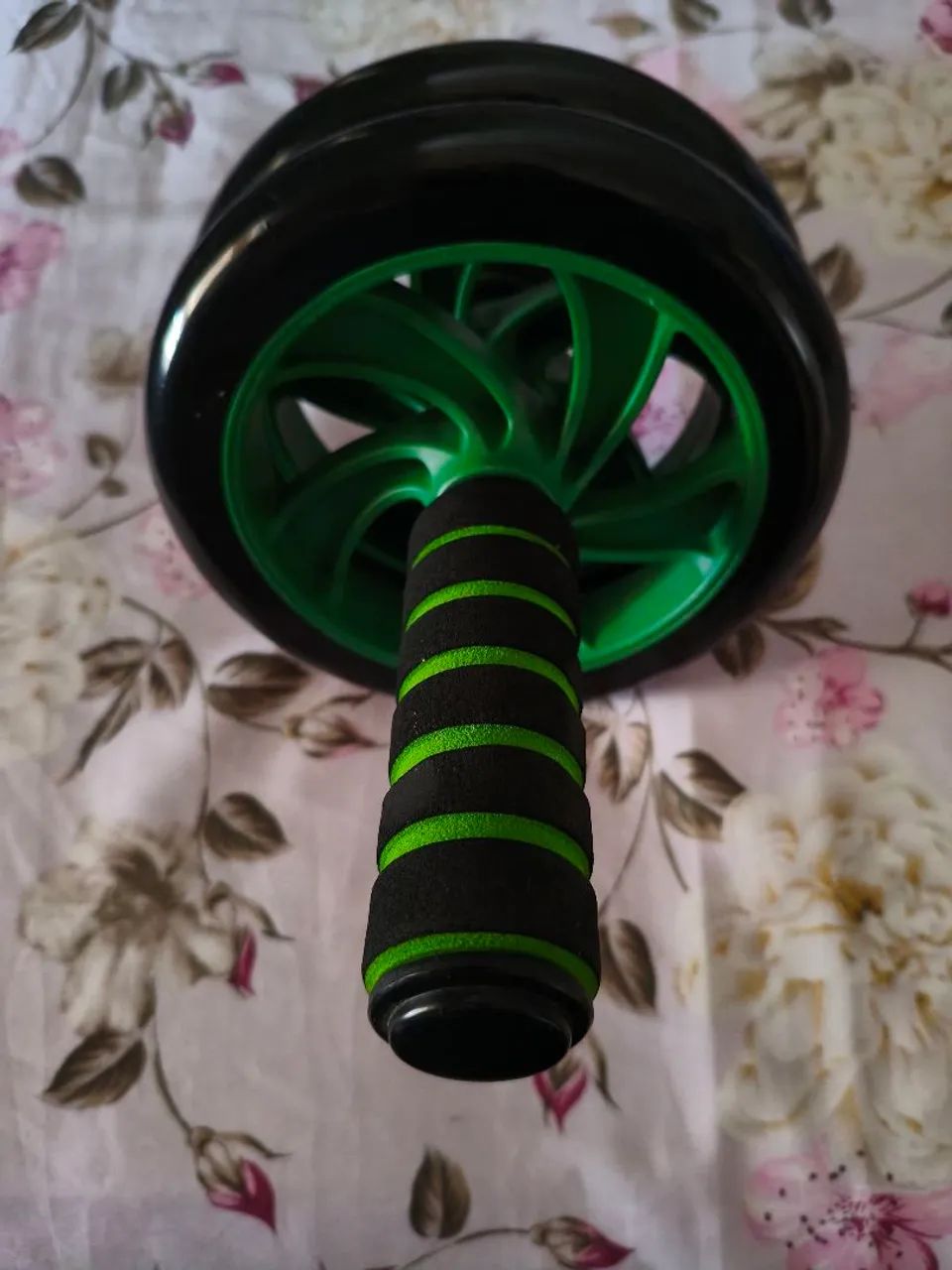 roda abdominal AB roller preta e verde - Foto 3