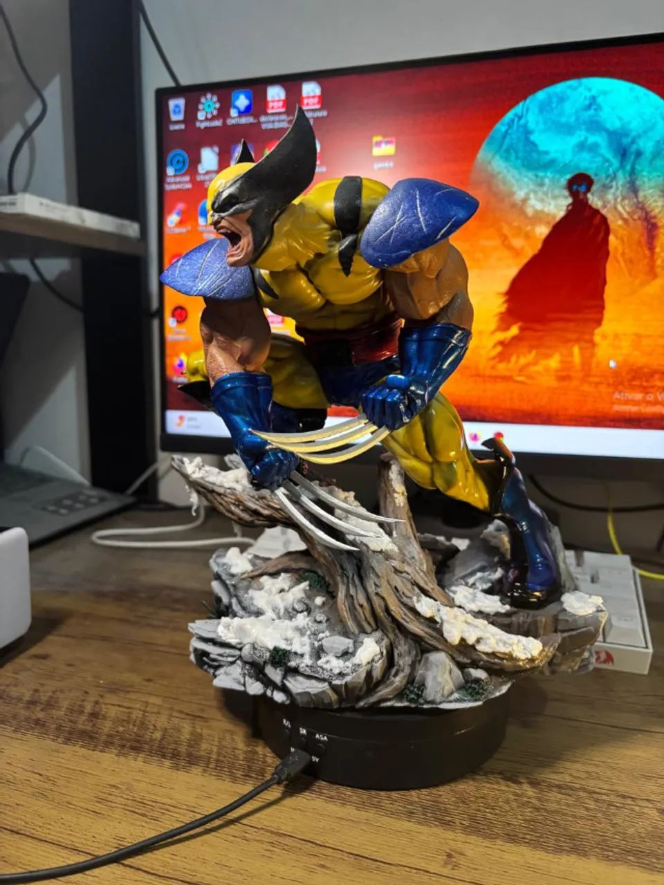WOLVERINE - ESTATUETA EM RESINA 