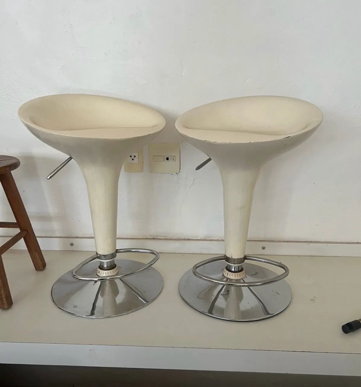 2 banquetas 