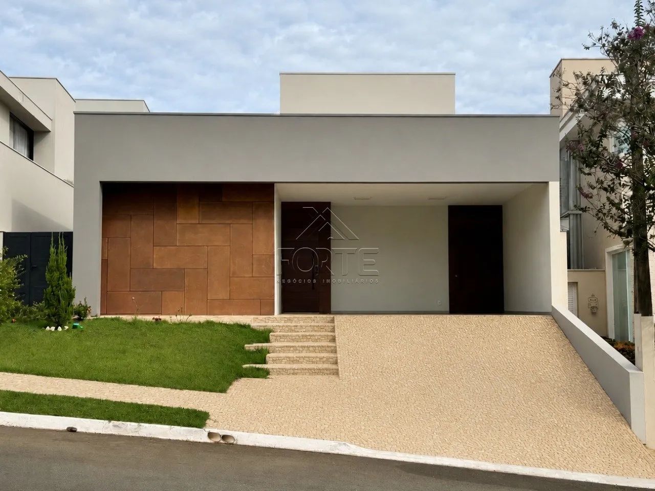 Casa térrea, 3 suítes, Escritório, Reformada