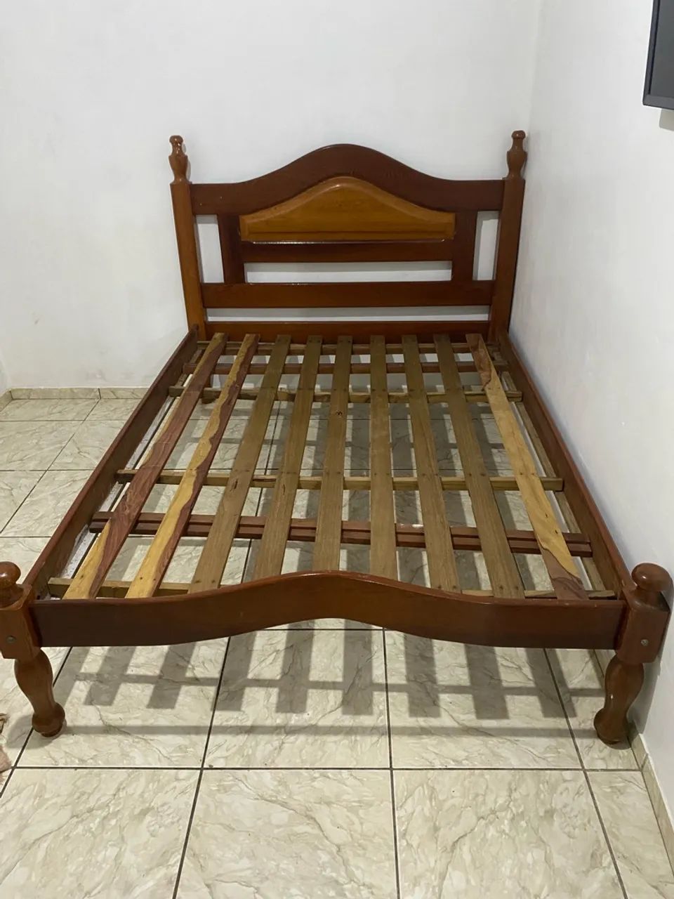 Armação(estrutura de cama) em madeira