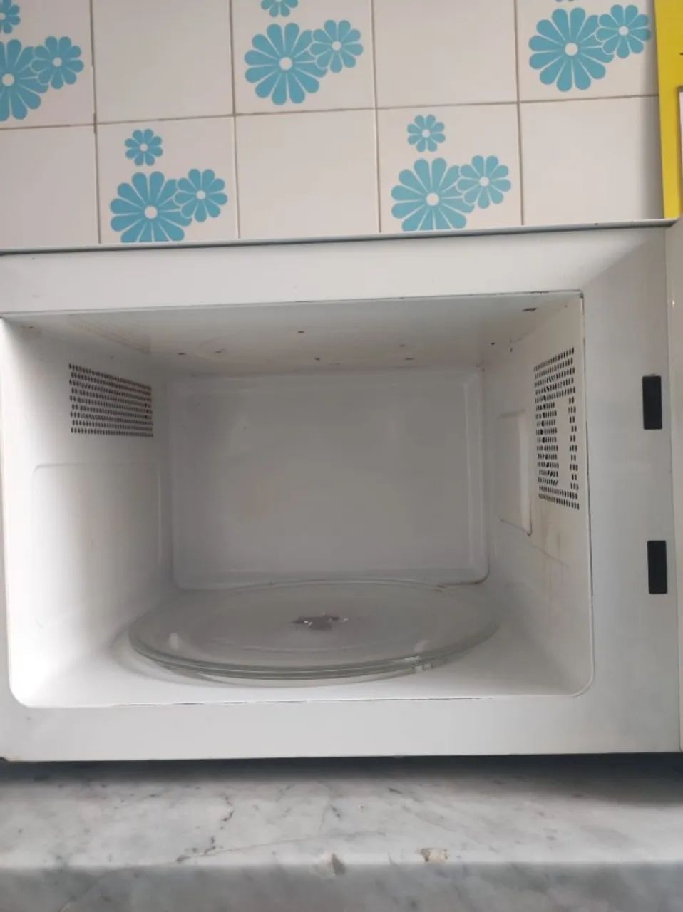 MICRO-ONDAS CCE MW-880 20L BRANCO 127V - FUNCIONANDO PERFEITAMENTE - Foto 4