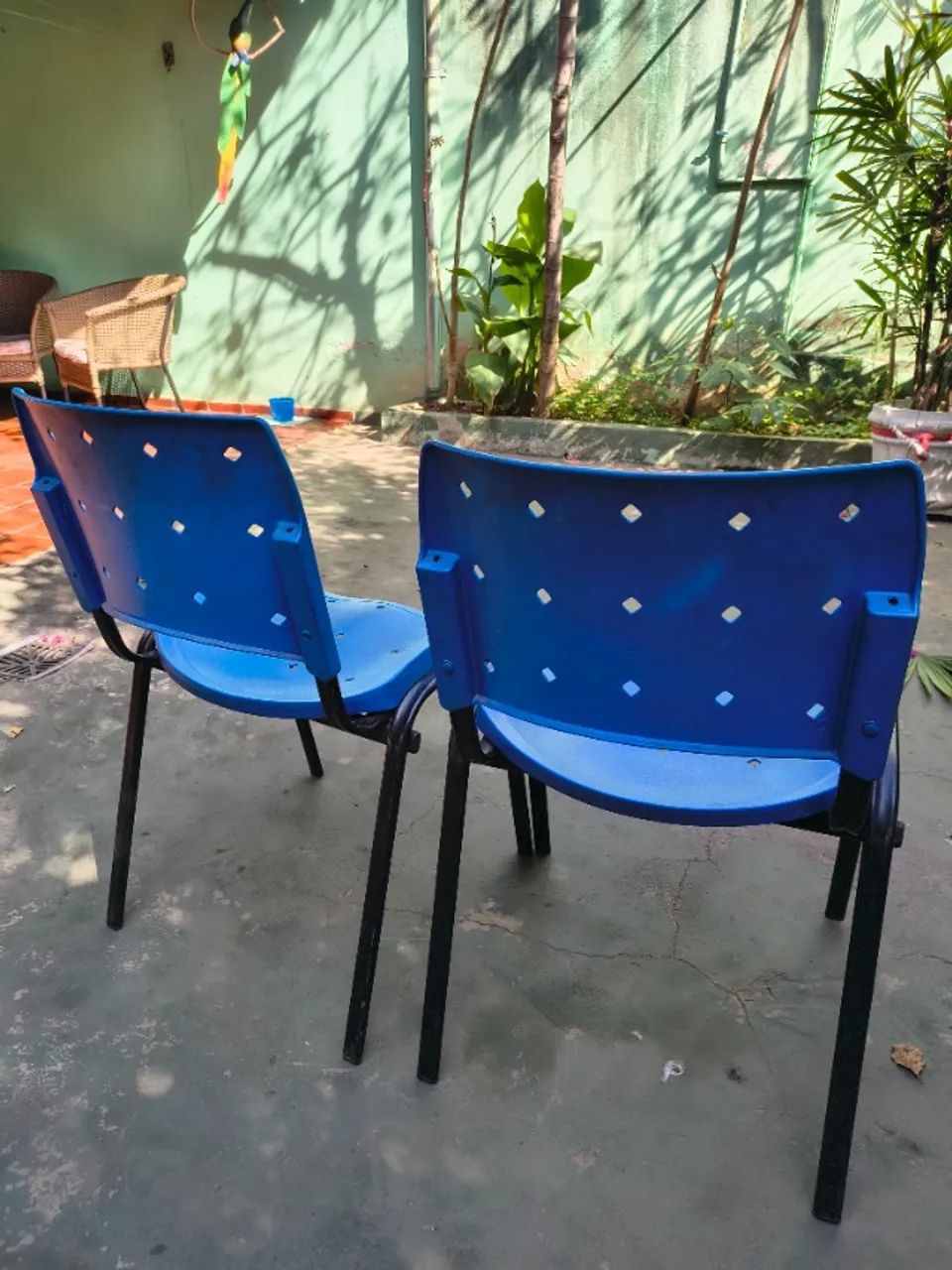  2 Cadeiras Escritório Fixa Ferro Assento Plástico - Foto 5