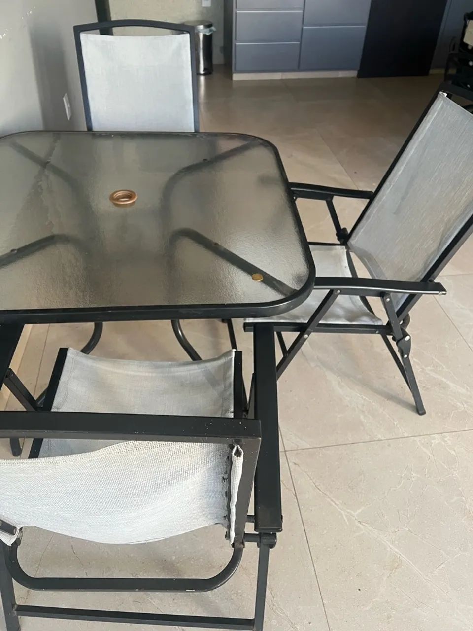Mesa com 4 cadeiras