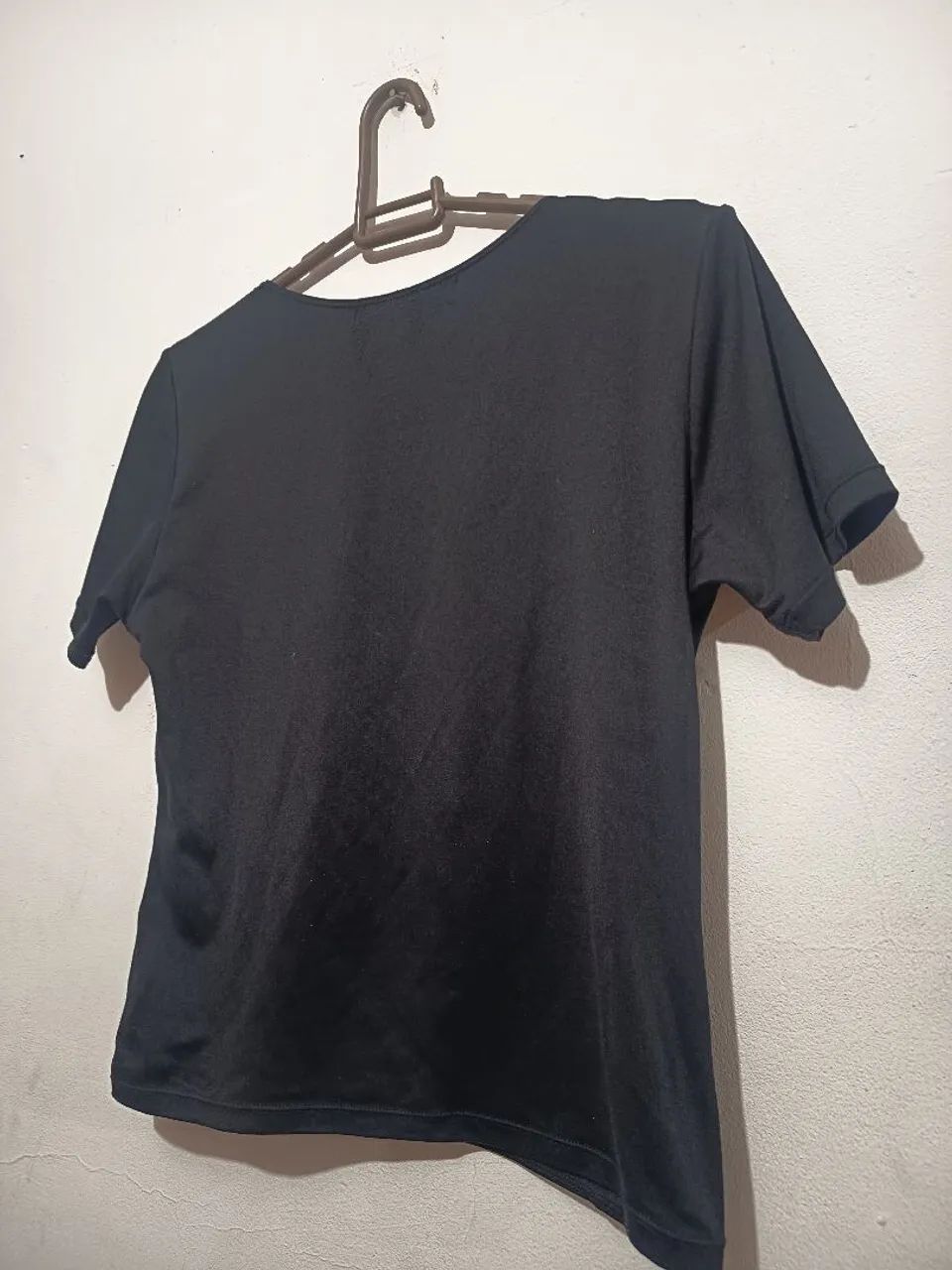 Blusa cropped C&A preta M