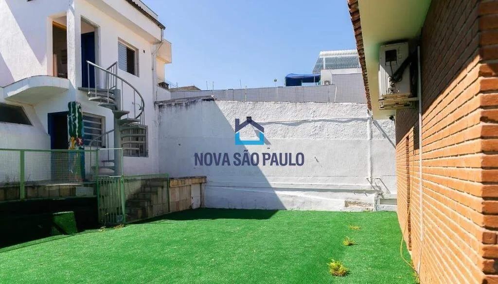 Prédio comercial no Jardim Saúde.