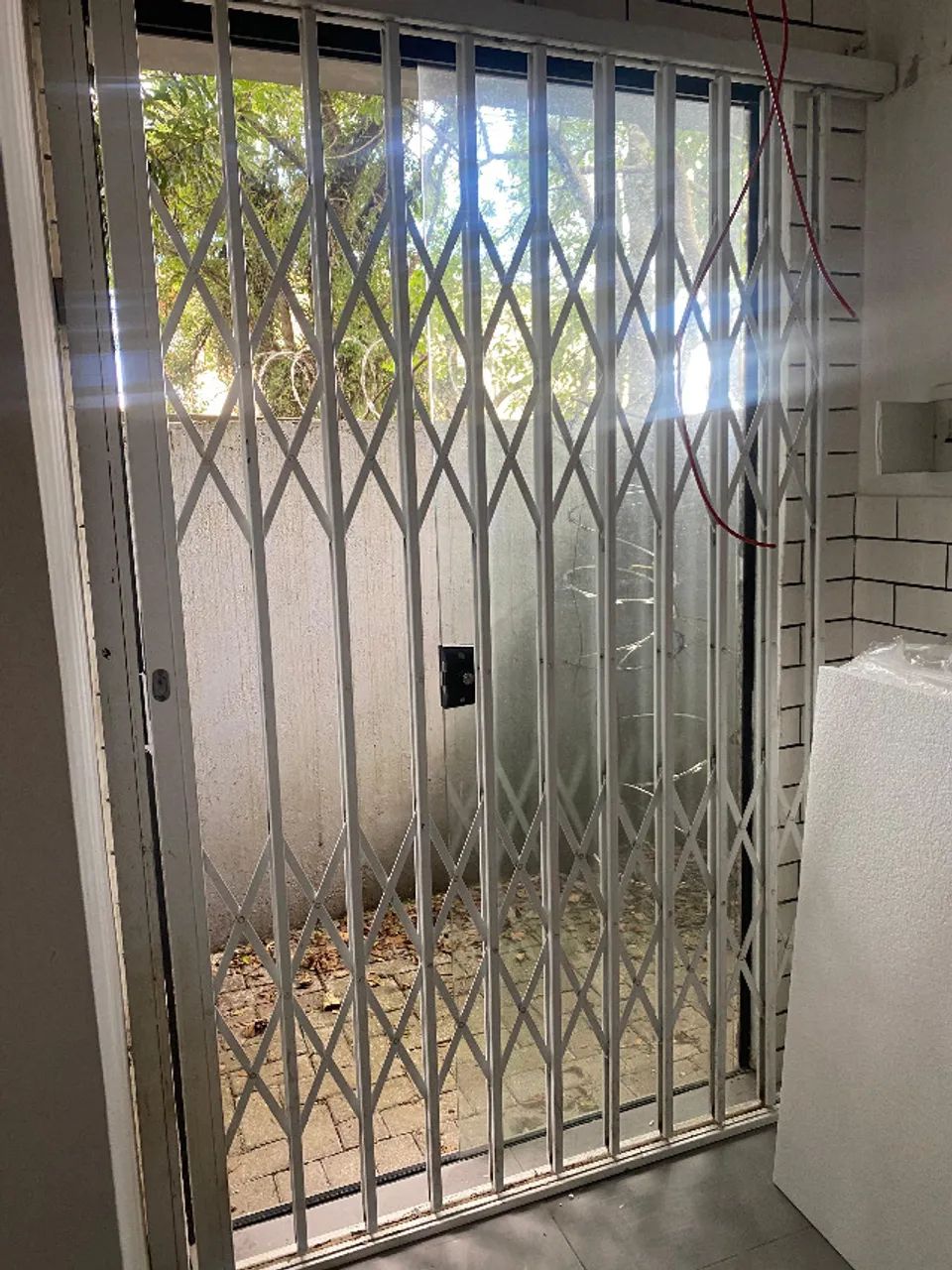 Grade pantográfica para porta ou janela