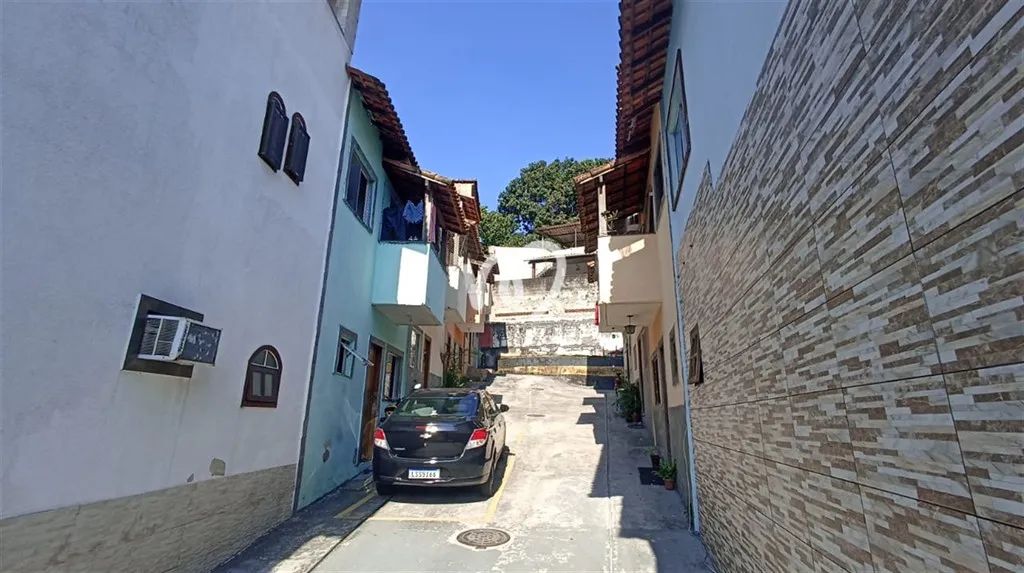 EXCELENTE CASA DE VILA, COM 3 ANDARES E VARANDA - Foto 2