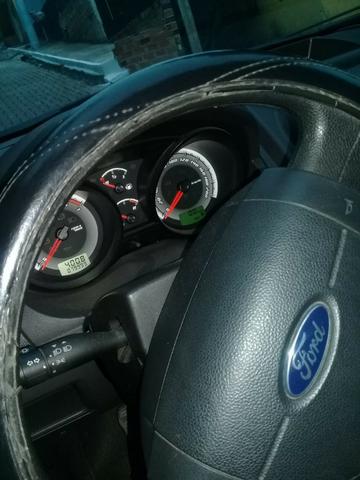 Ford Fiesta Sedan 1.6 13/14 Prata completo - Foto 2