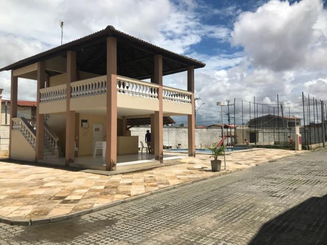 Alugo excelente Casa Duplex em condomínio fechado com piscina - Foto 8