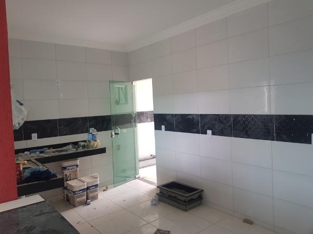 Linda casa com 2/4 sendo uma suite ,banheiro social ,sala ampla . vem conferrir - Foto 3