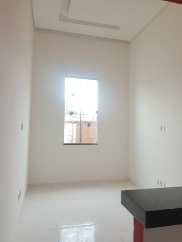 Linda casa com 2/4 sendo uma suite ,banheiro social ,sala ampla . vem conferrir - Foto 6