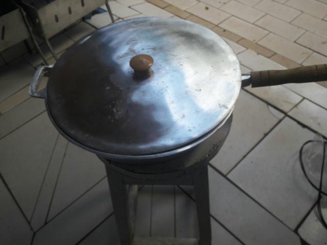 Frigideira grande d aluminio batido