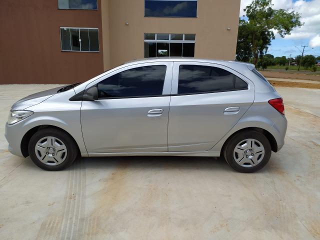 Oportunidade!! Onix Joy 2016/2017,motor 1.0 ,câmbio manual 6 marchas . Carro de mulher - Foto 4