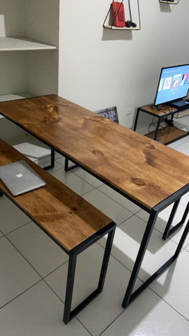 Mesa de jantar . Só a mesa