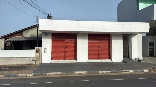 Vende-se prédio no centro 