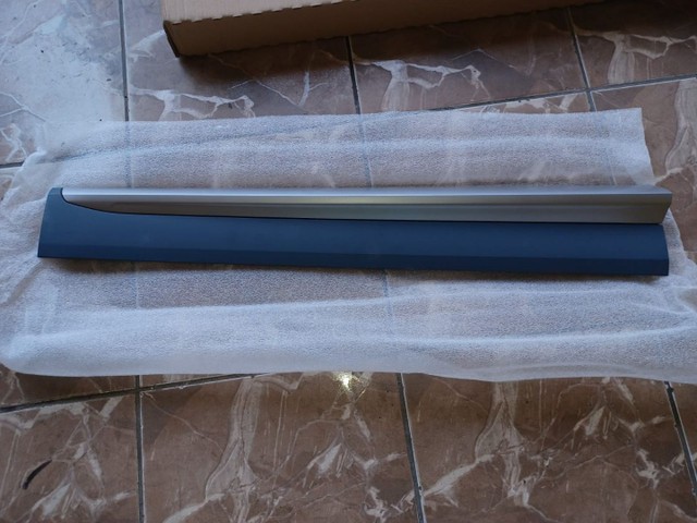 Moldura da porta dianteira esquerda Audi Q5 